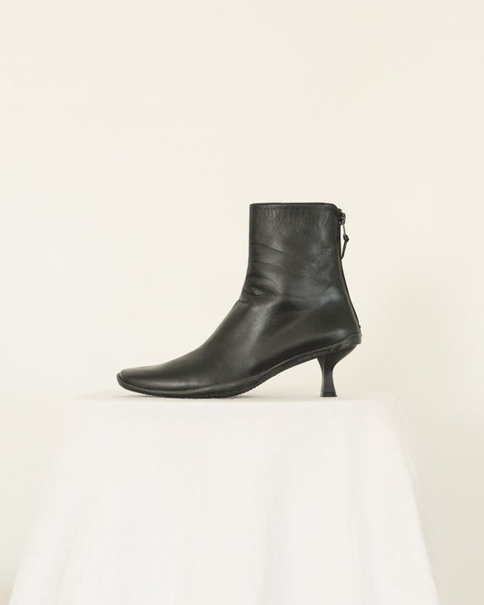 y2k Stuart Weitzman kitten heel boots
