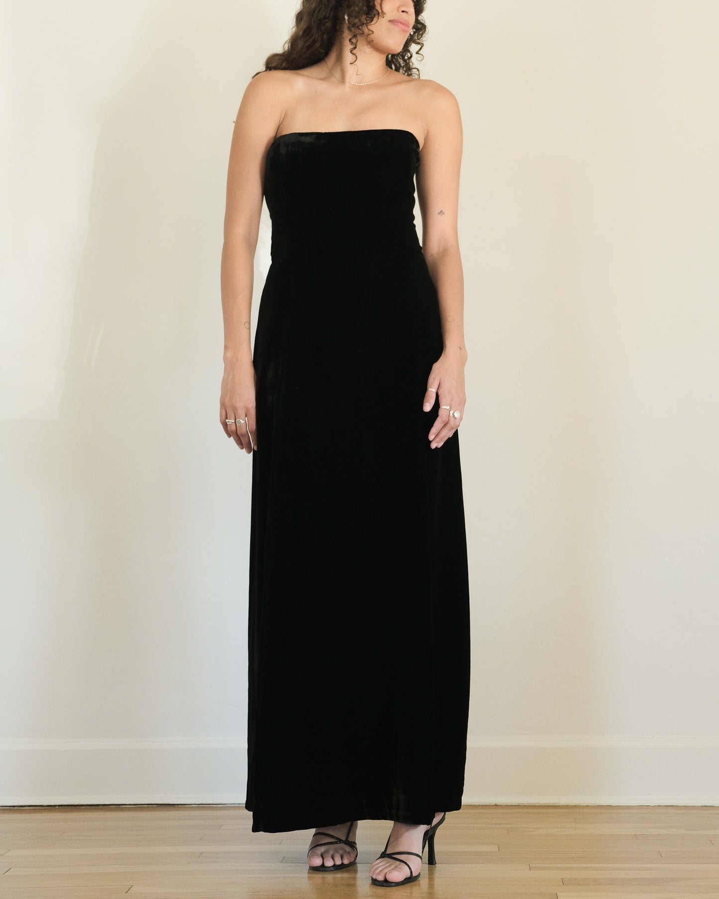 SHELLI SEGAL STRAPLESS VELVET GOWN