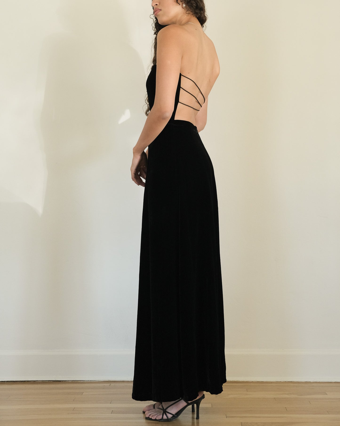 SHELLI SEGAL STRAPLESS VELVET GOWN