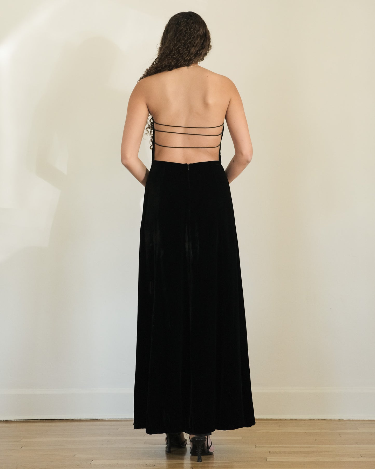 SHELLI SEGAL STRAPLESS VELVET GOWN